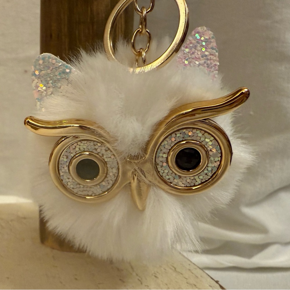 📝 La-Woot-Woot Fluffy Owl Bag Charm – Wise, Witty, and Glittery as Ever